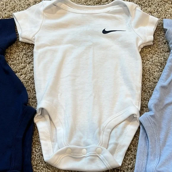 Nike onesie bundle - Picture 3 of 4